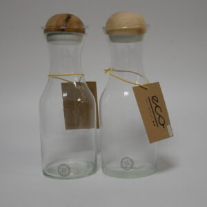 a)  Waterfles met houten dop