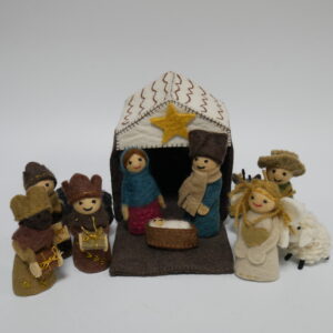 a1) kerststal met kerstgroep vilt