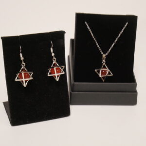 A3)  ketting en oorbellen  steen Carneool