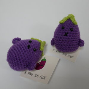 a2) sleutelhanger gehaakte aubergine