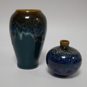 a2) vaasje keramiek hoog €17,95  en bolletje €12,95