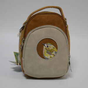 a3)  hand-/schoudertas.  Ditty