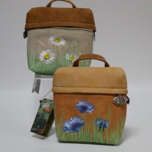a1)  hand-schoudertas. hi-di-hi. hoogte 16,5cm en breedte 18cm