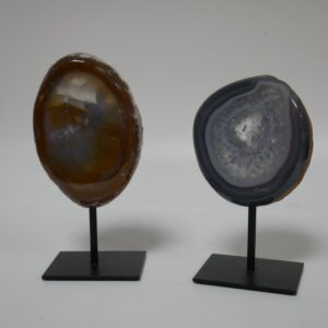 a1) Agaat op voet 18 en 16cm hoog.  €69,95 en €54,00