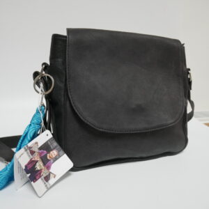 b1)  zwarte tas leer. Breedte 26cm en hoogte 23cm