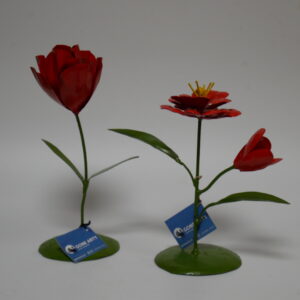 b2) staande metalen bloem. h. 28cm