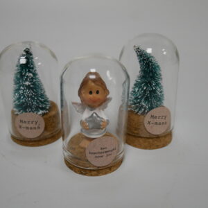 b) stolpje met kerstboom/engeltje